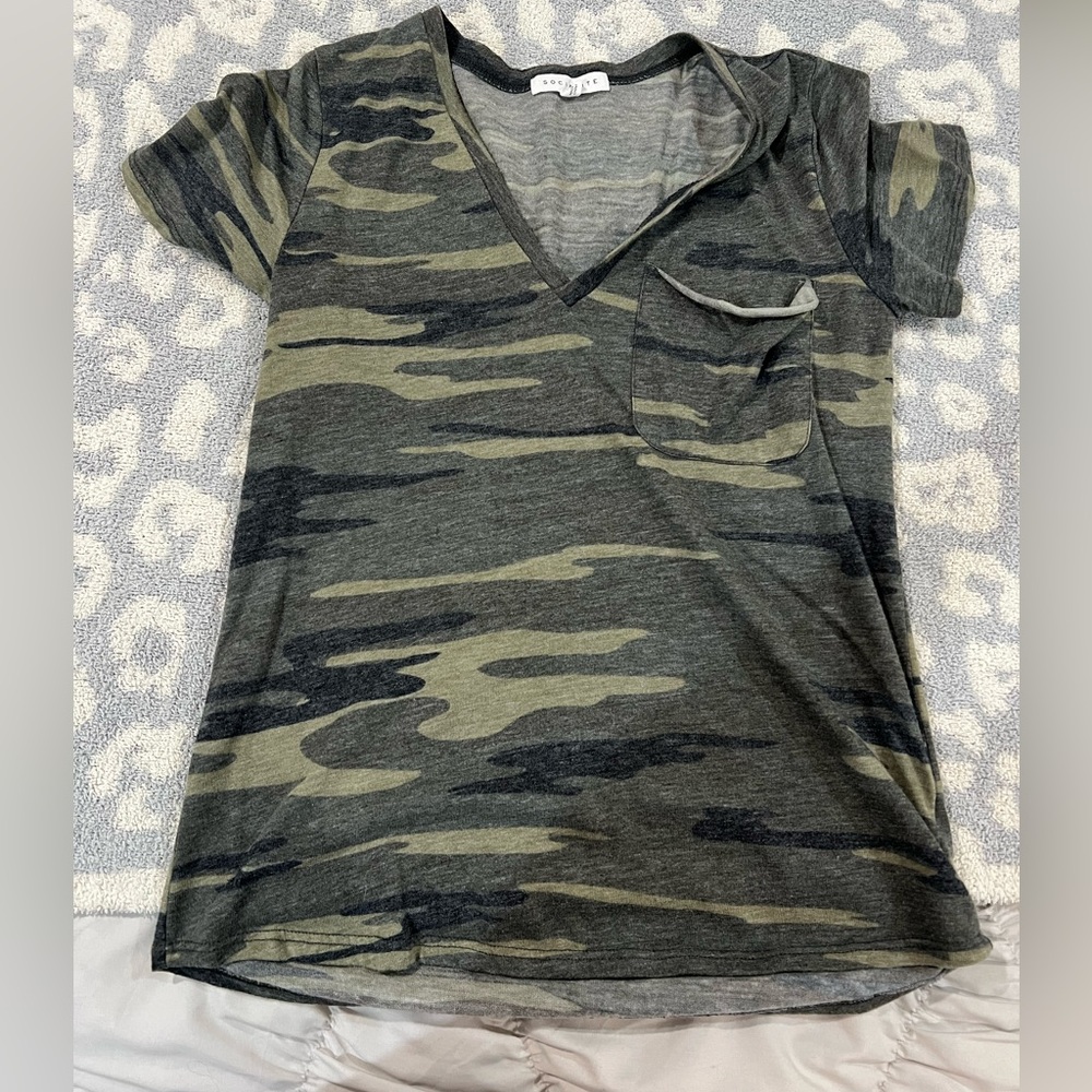 Green Camo T-Shirt, size xs